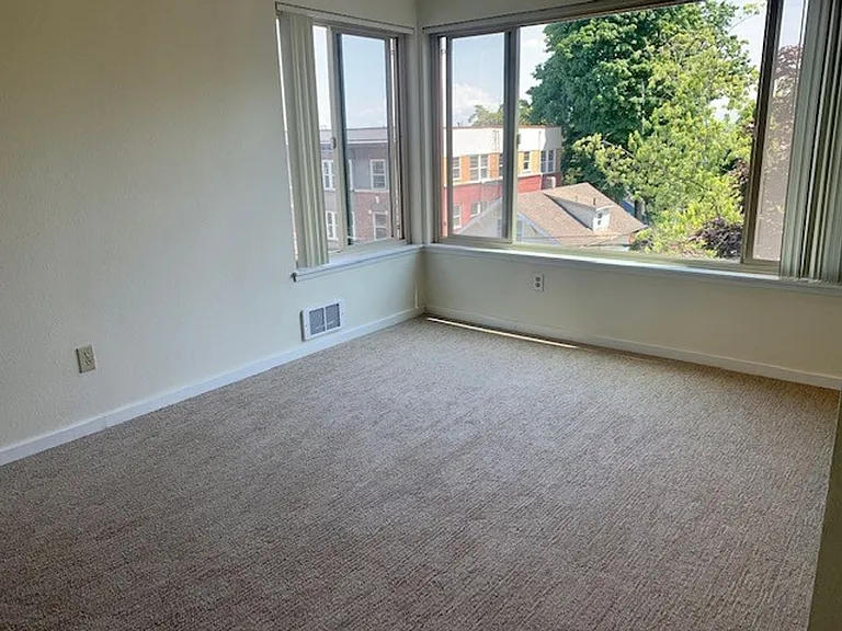 Tanglewood Apartments — Photo 13