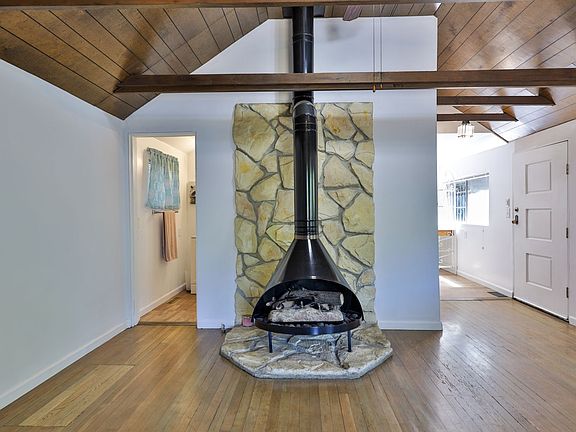 3rd image of 599 Acacia Dr