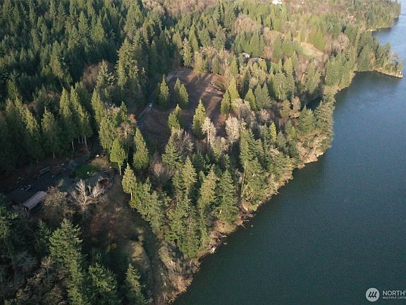 4th image of 26 Edge Water Drive