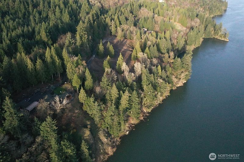 4th image of 26 Edge Water Drive