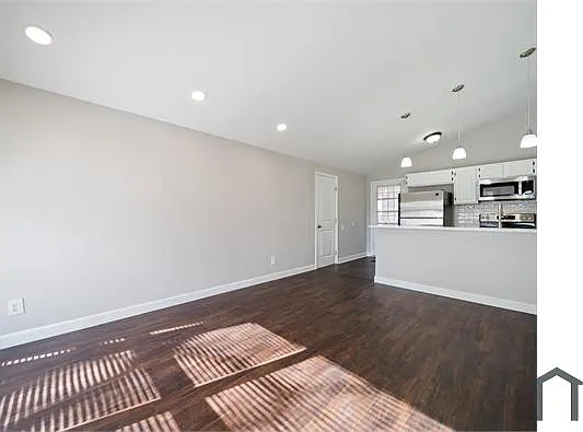 976 McKay Dr SE — Photo 7
