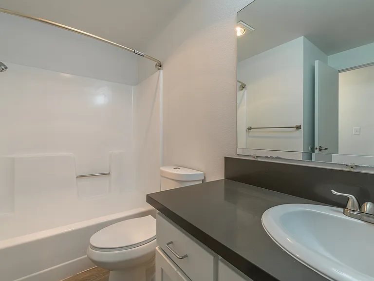 Hallwood Apartments — Photo 20