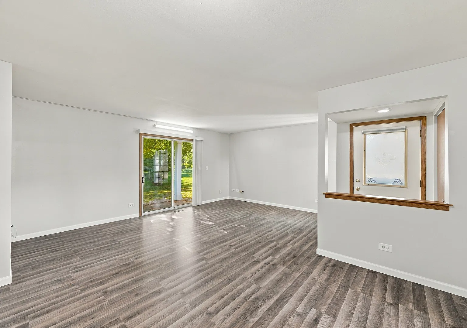2 bed, 1200 sqft, $2,500 — Photo 4