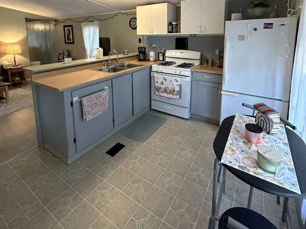 4 Reservoir Road, Brattleboro, VT 05301