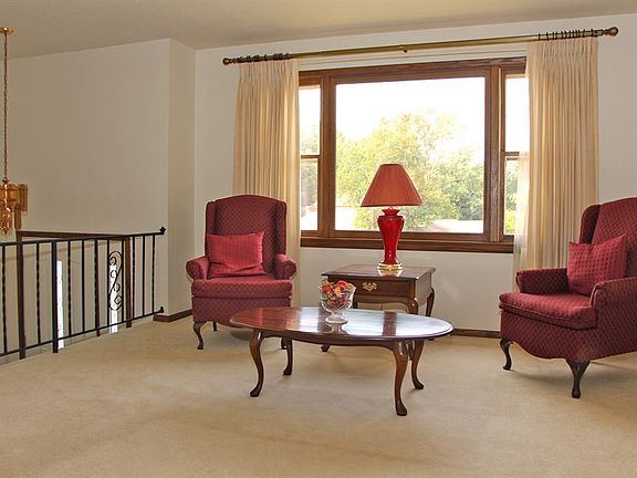 3rd image of 5983 Pinecrest Dr