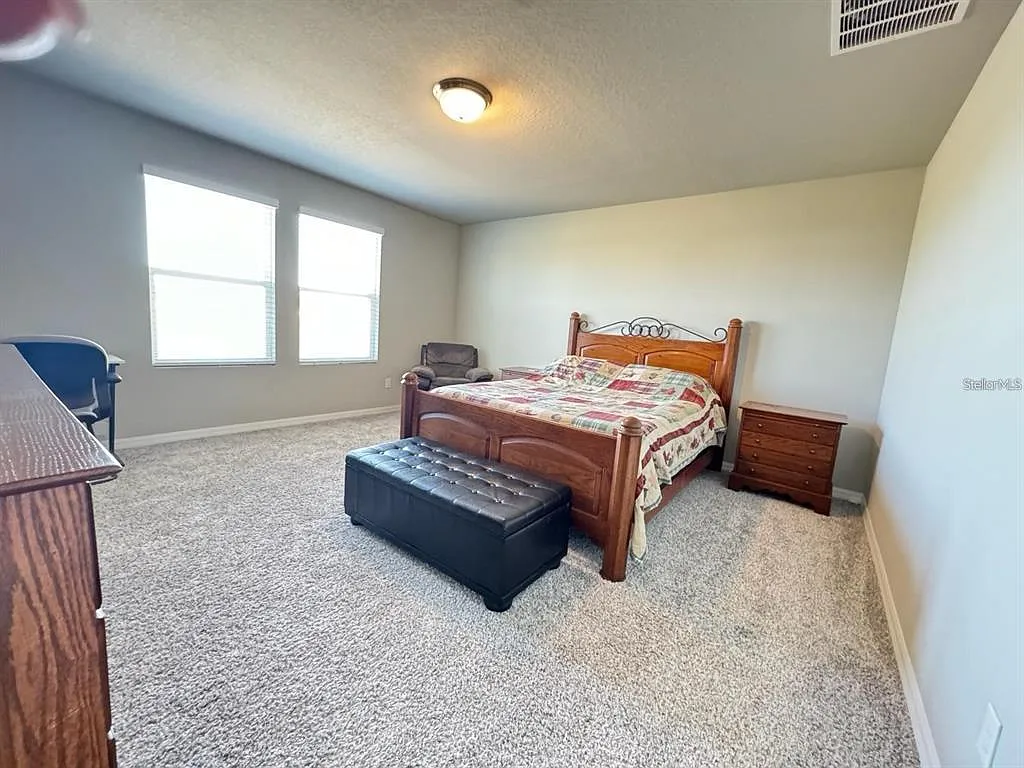 3 bed, 2.5 bath, 1724 sqft, $2,150 — Photo 3