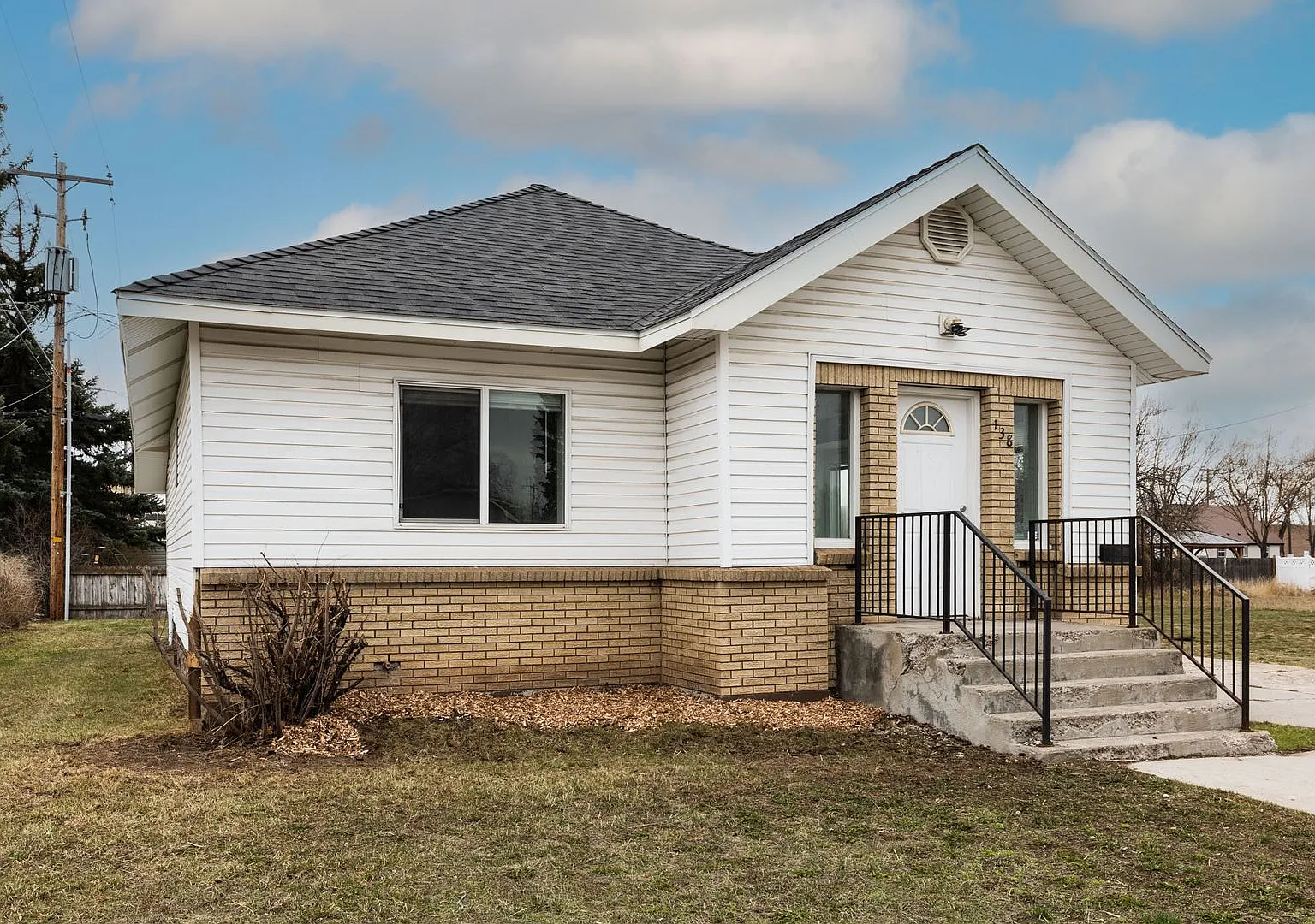 Newly Remodeled 3 Bed + Bonus Room, 1 Bath home in Rexburg, Fully fenced yard — Photo 1