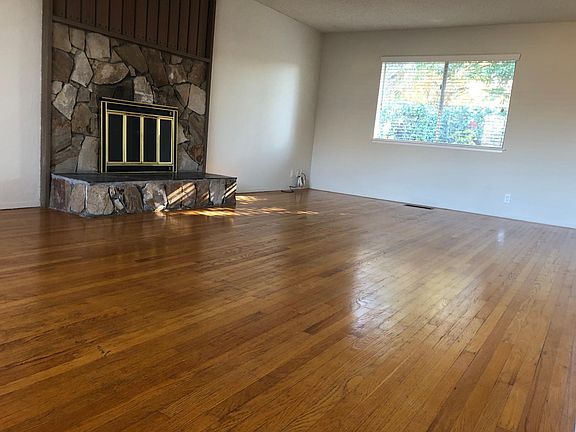 2nd image of 1542 Hawes Ct
