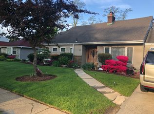 31 Oakfield Ave, Freeport, NY 11520