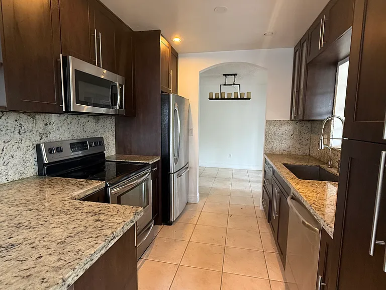 3300 SW 126th Ave — Photo 7