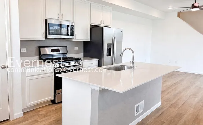 3 bed, 2.5 bath, 1546 sqft, $3,000 — Photo 3