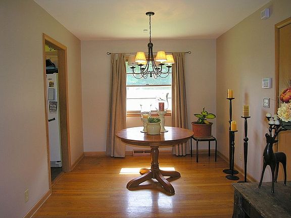 Hardwood floors in the Dining Room!