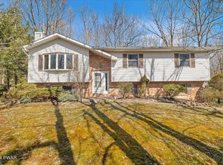 31 Cobblewood Dr, Mount Pocono, PA 18344