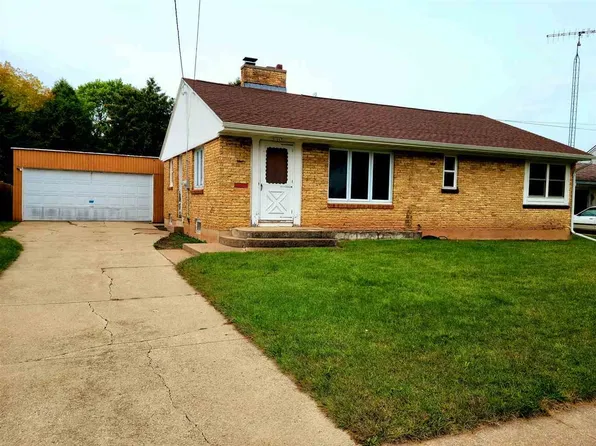 1847 Iowa St, Oshkosh, WI 54902