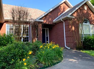 2824 N Prince William Dr, Fayetteville, AR 72703