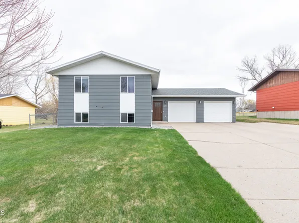12 Stanley Dr, Bismarck, ND 58504