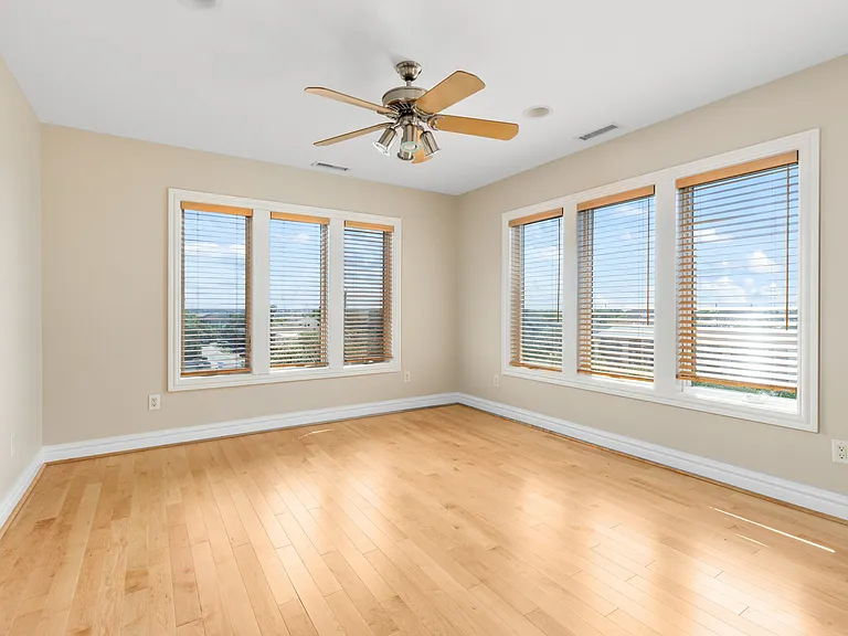 882 W Ocean View Ave — Photo 32