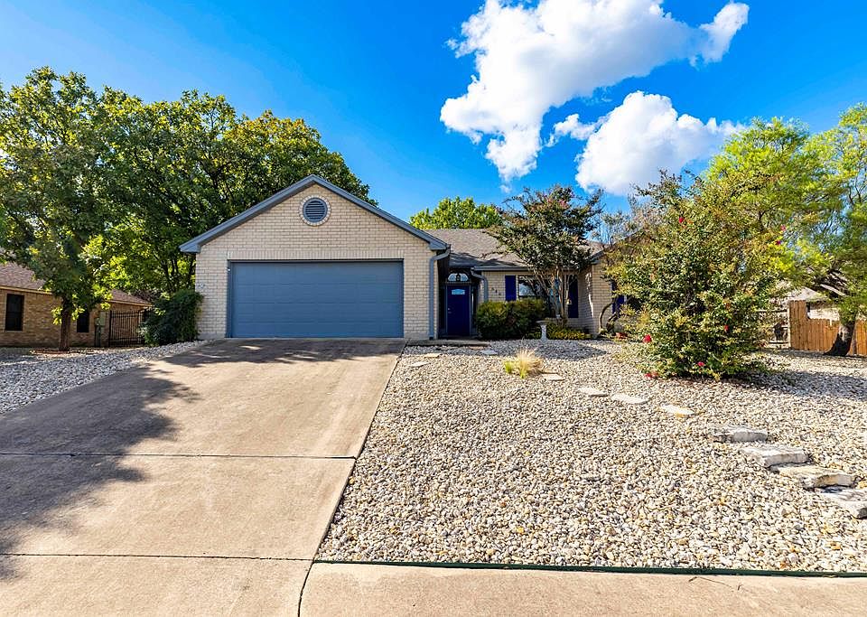 1st image of 646 Oak Hollow Dr