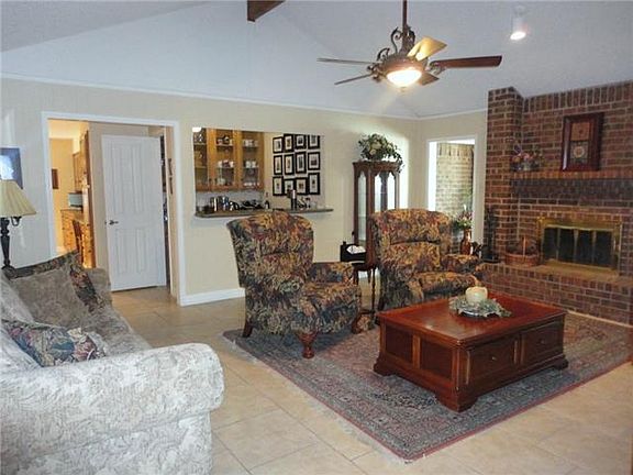 4th image of 2053 Parkridge Dr