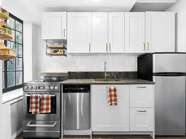 325 East 41st Street image 3 of 8