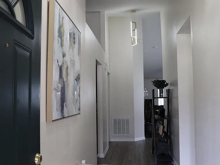 528 Dylan Dr — Photo 5