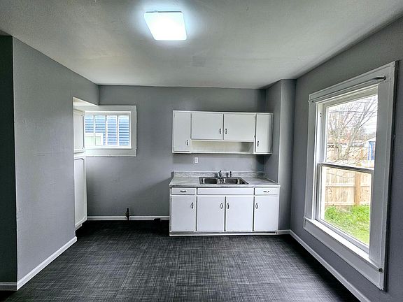 3rd image of 2810-2812 Azelda St