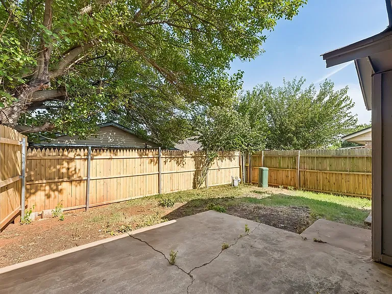 208 Hudson Pl — Photo 29