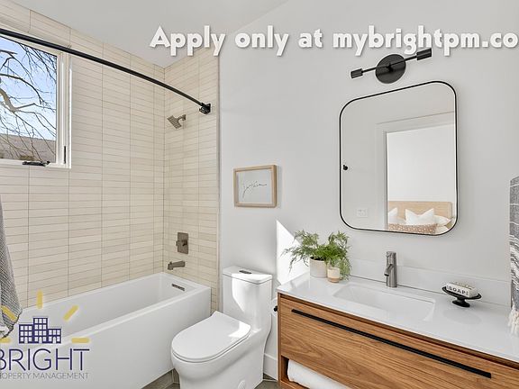 2nd image of 2224 I St #2B-2Ba-1100Sqft