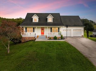 1093 Red Fox Ln, Pulaski, VA 24301