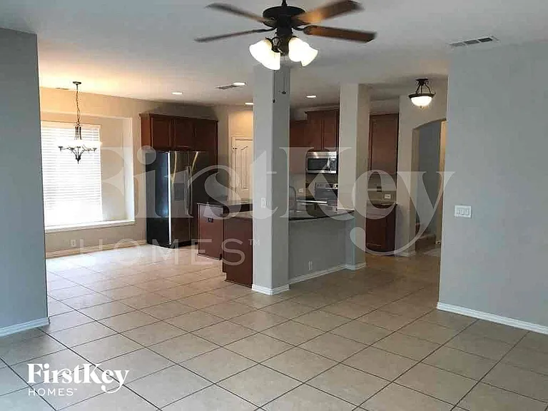 612 Celeste Ln — Photo 4