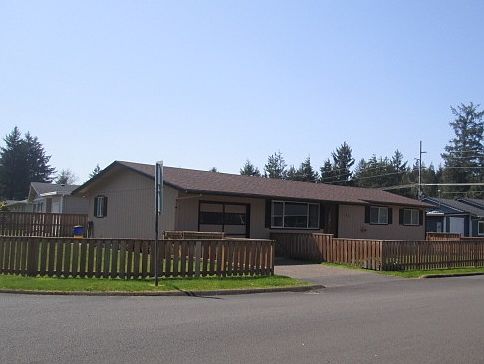 1st image of 135 SE Salmon St