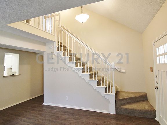 2nd image of 900 Valley Ridge Dr