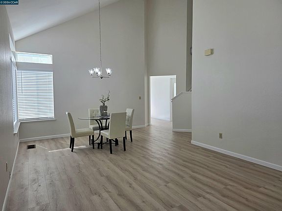 5th image of 201 Fairbrook Ct