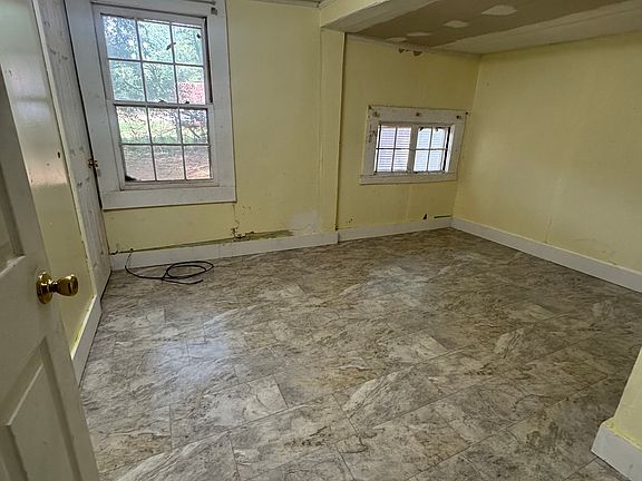 4th image of 977 Mapp St