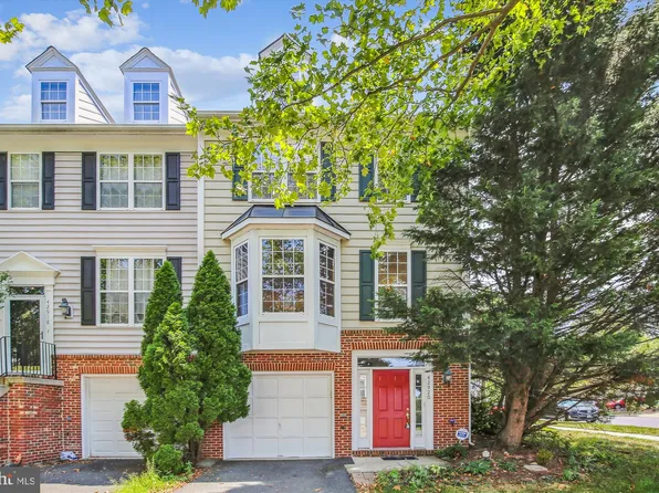 42920 Golf View Dr, Chantilly, VA 20152