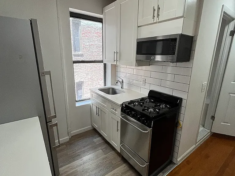 542 E 82nd St #19 — Photo 3