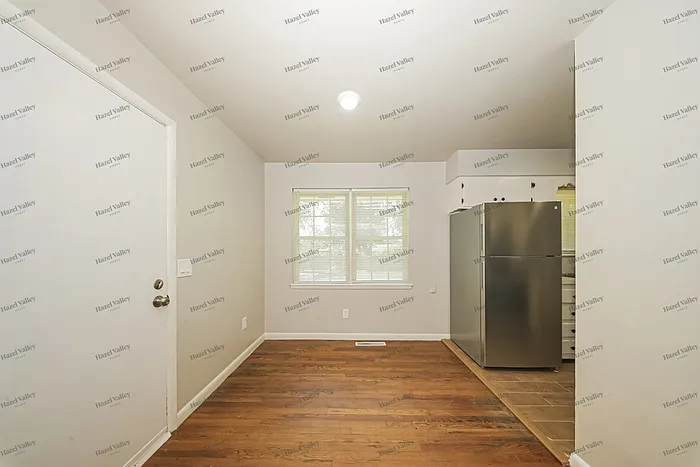 705 Stahl Dr — Photo 5