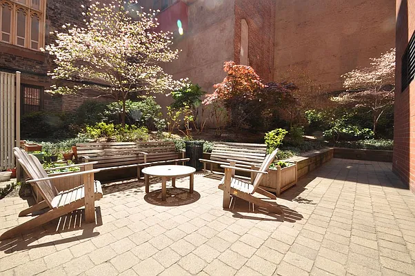 Rented by Lisa Management | media 42