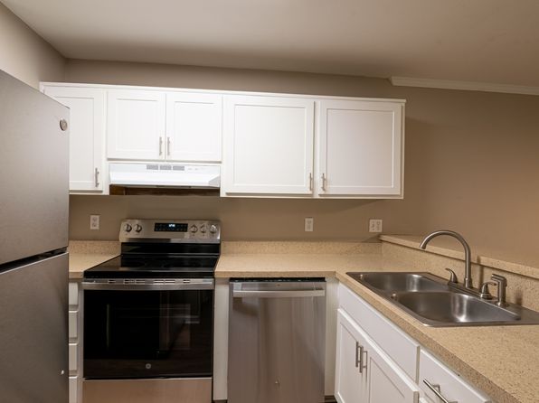 3210 Tanager Ct APT A