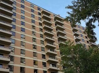 Heathmuir Tower at 450 Walmer Road, Toronto, ON M5P 2X8