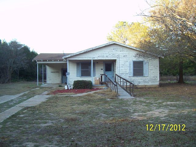 1st image of 215 Holmes St