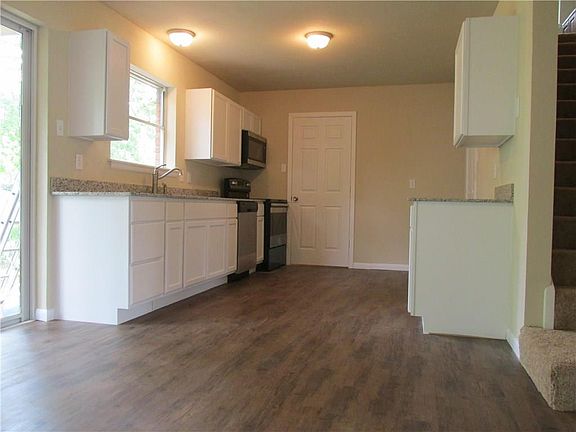 4th image of 2112 Bradford Dr