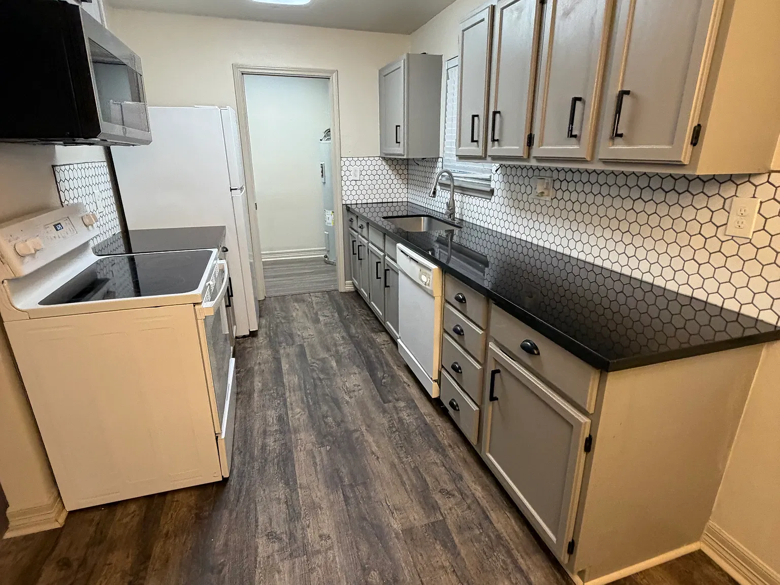 3 bed, 1400 sqft, $1,650 — Photo 3