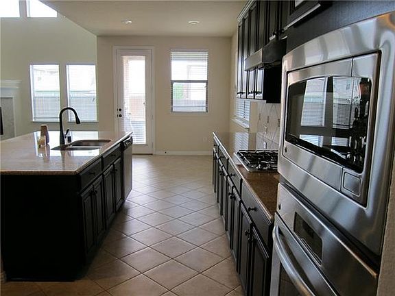3rd image of 816 Golden Nugget Dr