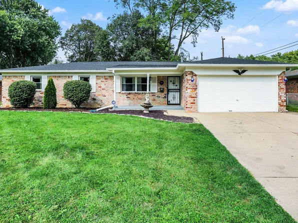 309 Hopkins Rd, Cumberland, IN 46229