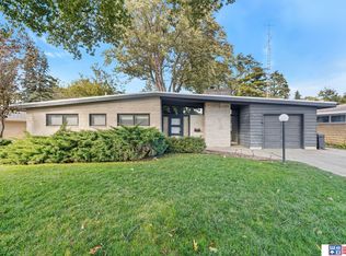 1601 Ridgeway Rd, Lincoln, NE 68506