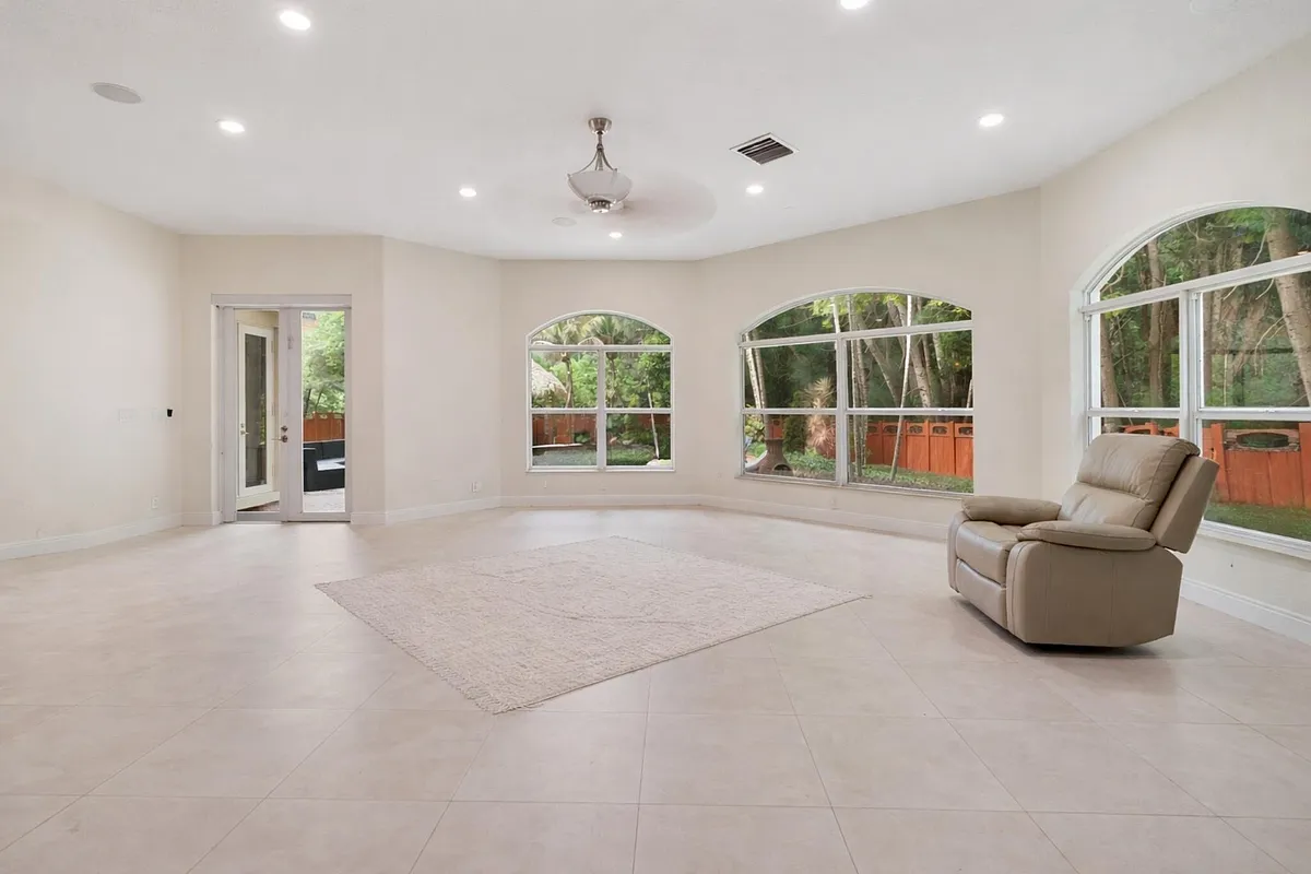 Building Photo - 6301 SW 58th Ct