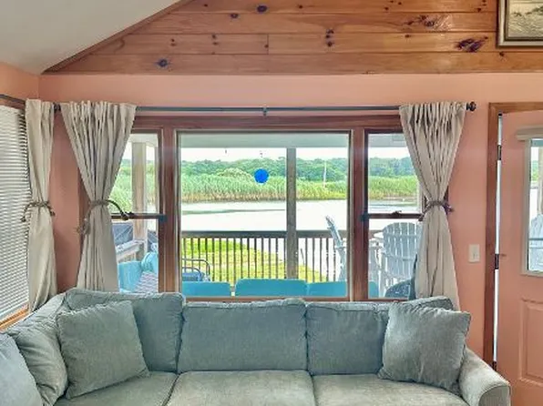8 Ricci Rd, Westerly, RI 02891