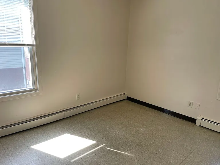 18 Laundry St — Photo 8