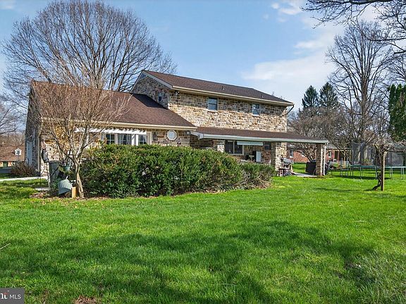 3rd image of 2 Wildflower Ln